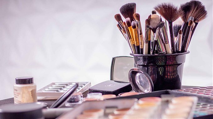 Jak dbać o akcesoria do makijażu